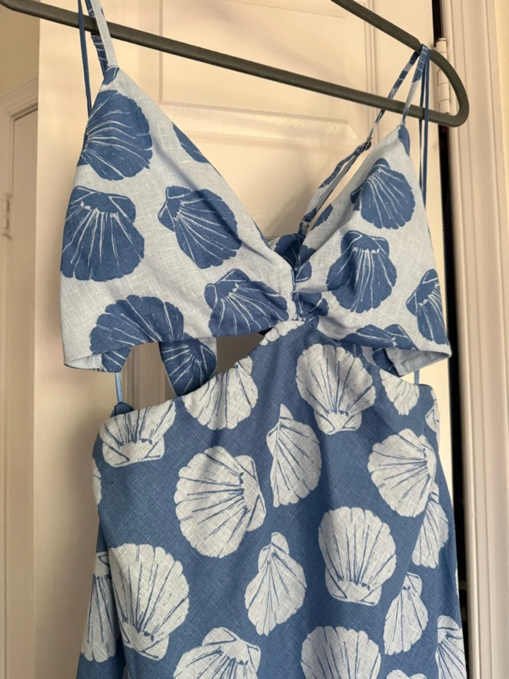 NWT Abercrombie Shell Print Cutout Twist Front Maxi Dress Blue Linen Size L